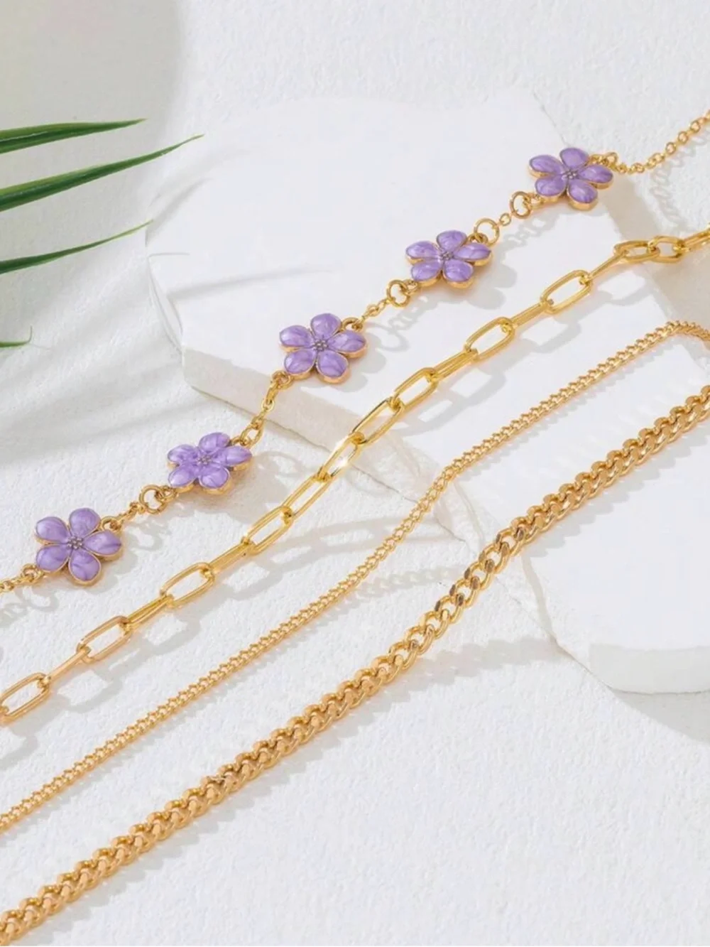N/A elegant gold